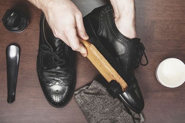 vệ sinh giày da gò vấp