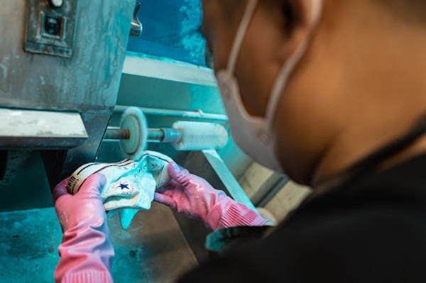 vệ sinh giày quang trung gò vấp