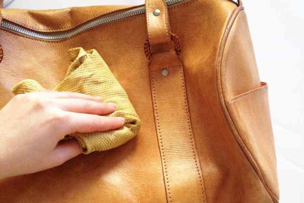 vệ sinh túi xách hàng hiệu