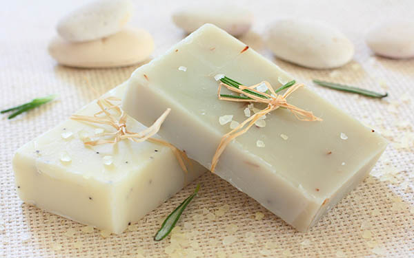có nên dùng xà phòng giặt đồ lót không