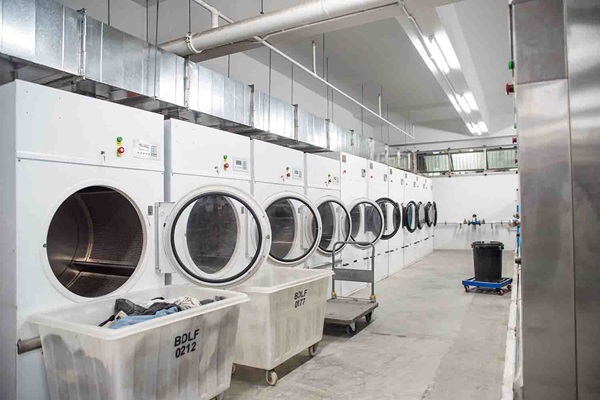 cửa hàng giặt quần áo gần đây
