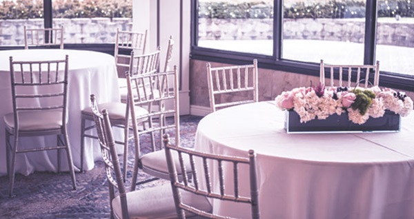 giặt khăn trải bàn nhà hàng tiệc cưới gò vấp