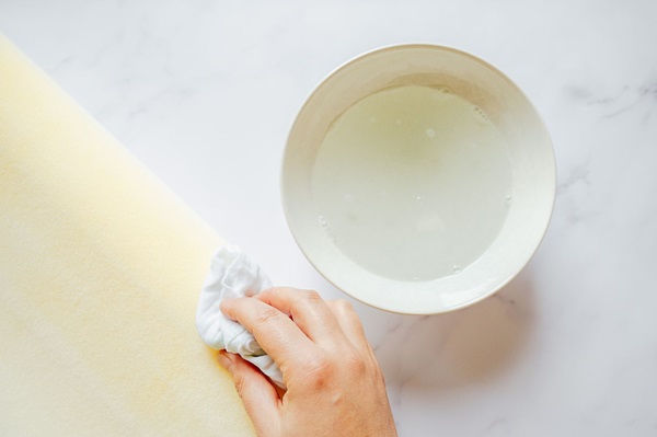 gối cao su có giặt được không