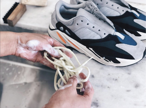 vệ sinh giày sneaker gò vấp