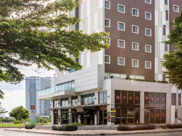 tiệm giặt túi xách hàng hiệu gần khách sạn ibis