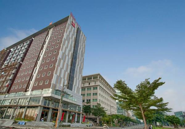 tiệm giặt ủi gần khách sạn ibis sân bay tân sơn nhất