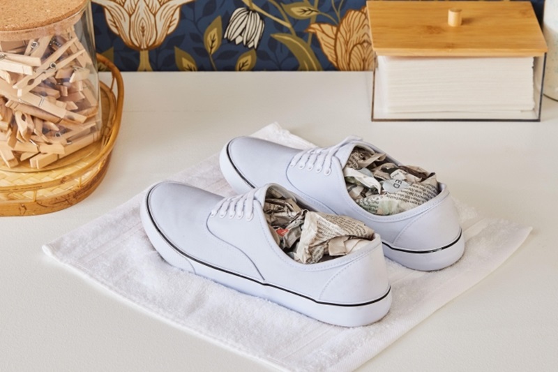 cách cho giày nhanh khô