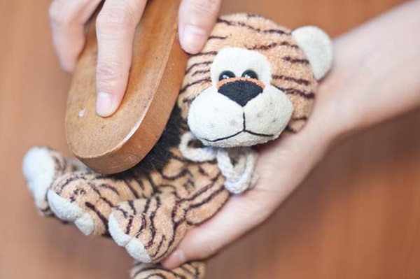 cách giặt gấu bông bằng tay