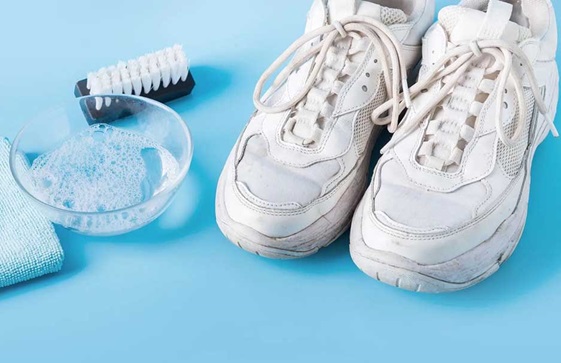 cách giúp giày nhanh khô