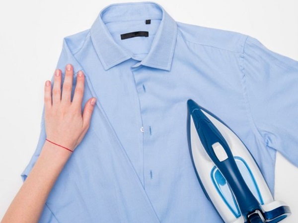 cách ủi áo sơ mi