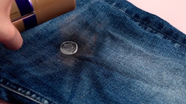 quần bò bị ố vàng