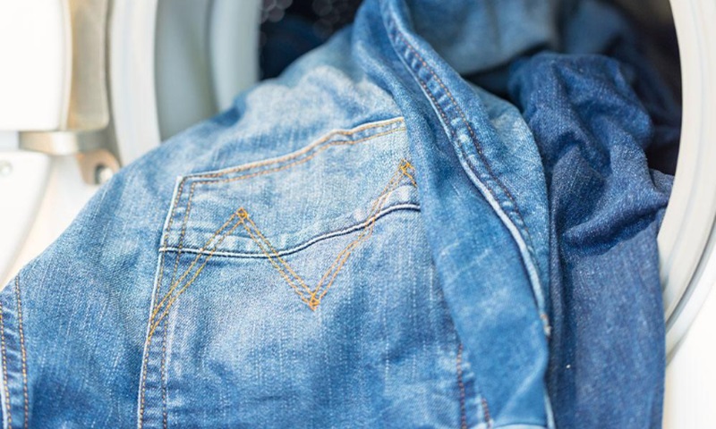 quần jean bị ố vàng