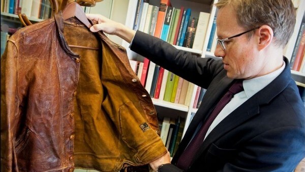 cách giặt áo khoác da lộn lót lông