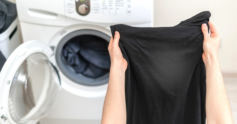 cách giặt đồ đen không ra màu
