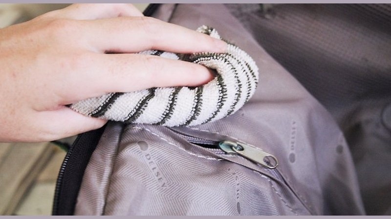 cách giặt vali vải gò vấp