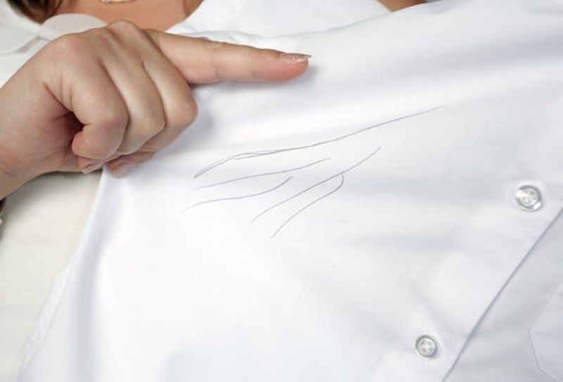 cách tẩy mực bút bi trên áo trắng