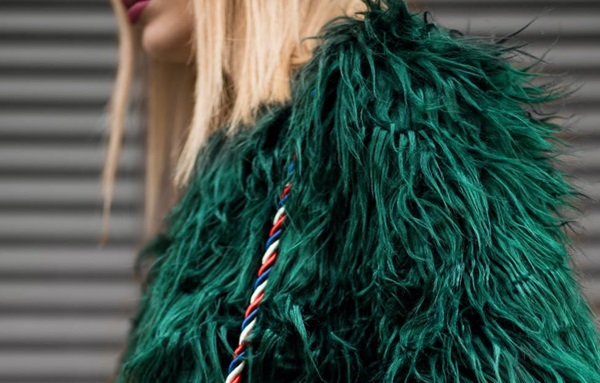 cách tẩy vết bẩn trên áo lông