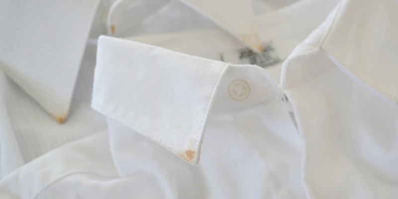 cách tẩy vết mốc áo sơ mi trắng