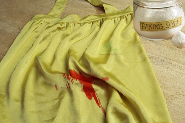 giặt quần áo bị dính máu kinh nguyệt