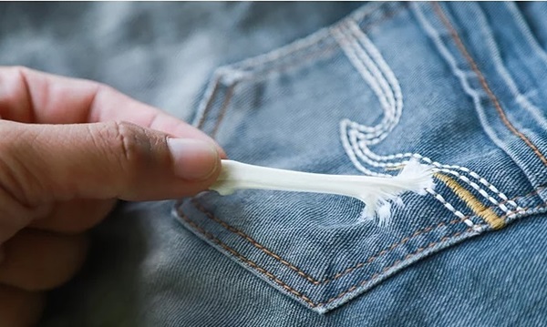 quần áo bị dính mủ cao su