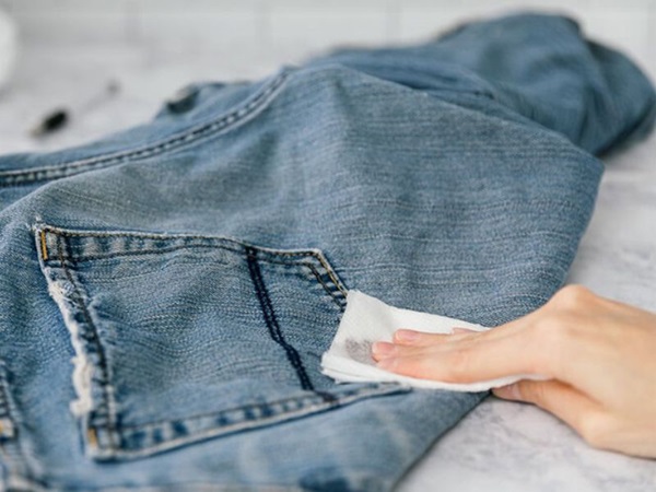 cách tẩy vết rỉ sét trên quần jean