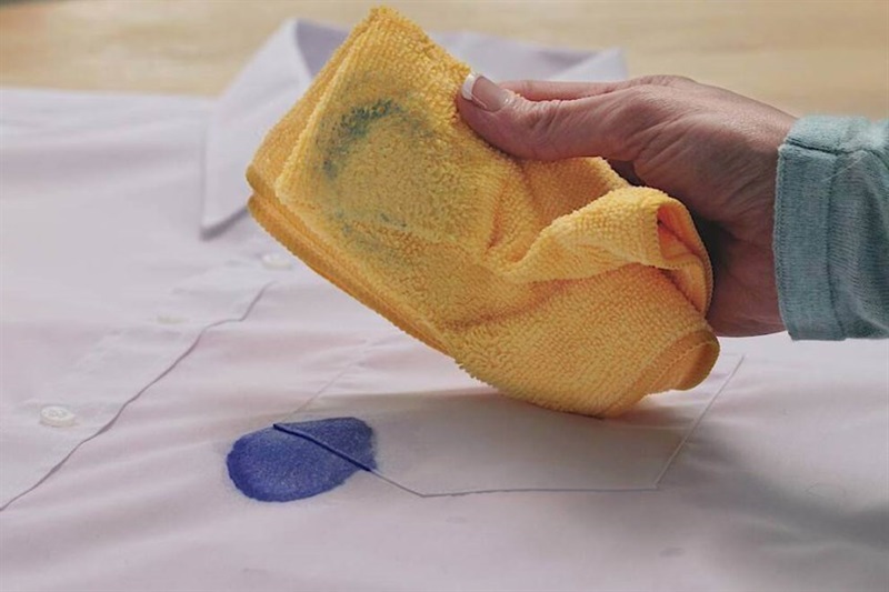 dịch vụ tẩy vết bẩn trên quần áo cao cấp tại gò vấp