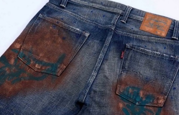 tẩy vết rỉ sét trên quần áo màu