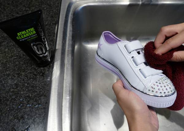 cách giặt giày skechers tại tiệm giặt giày khu công nghiệp vsip quảng ngãi