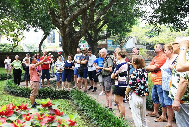 giặt ủi gần sân bay tân sơn nhất