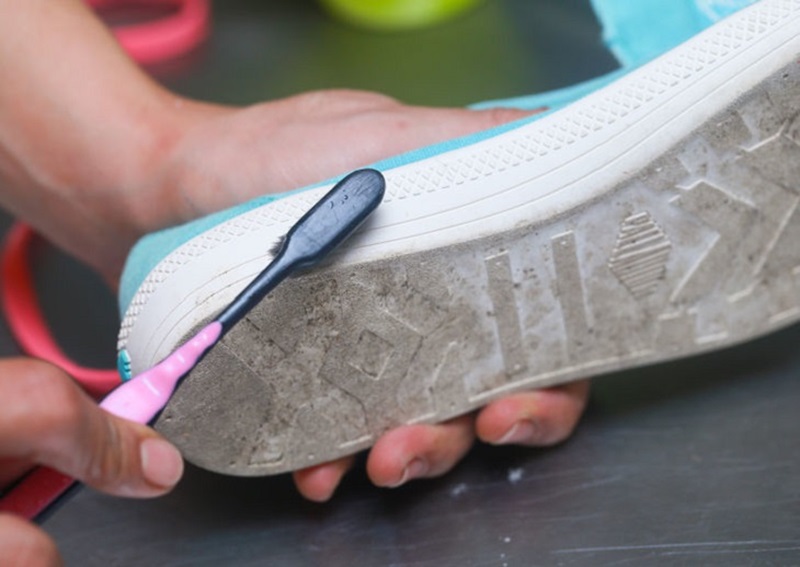 vệ sinh giày sneaker gò vấp