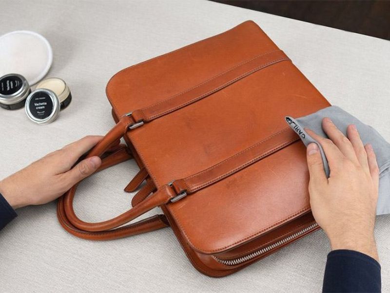 vệ sinh túi xách hàng hiệu